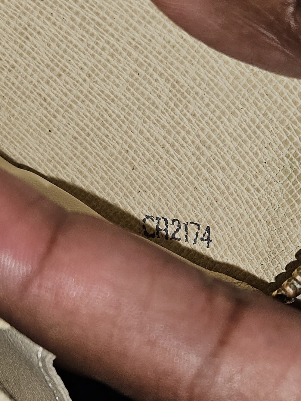 Louis Vuitton Damier Azur Zip Wallet - Cream - Picture 7 of 8